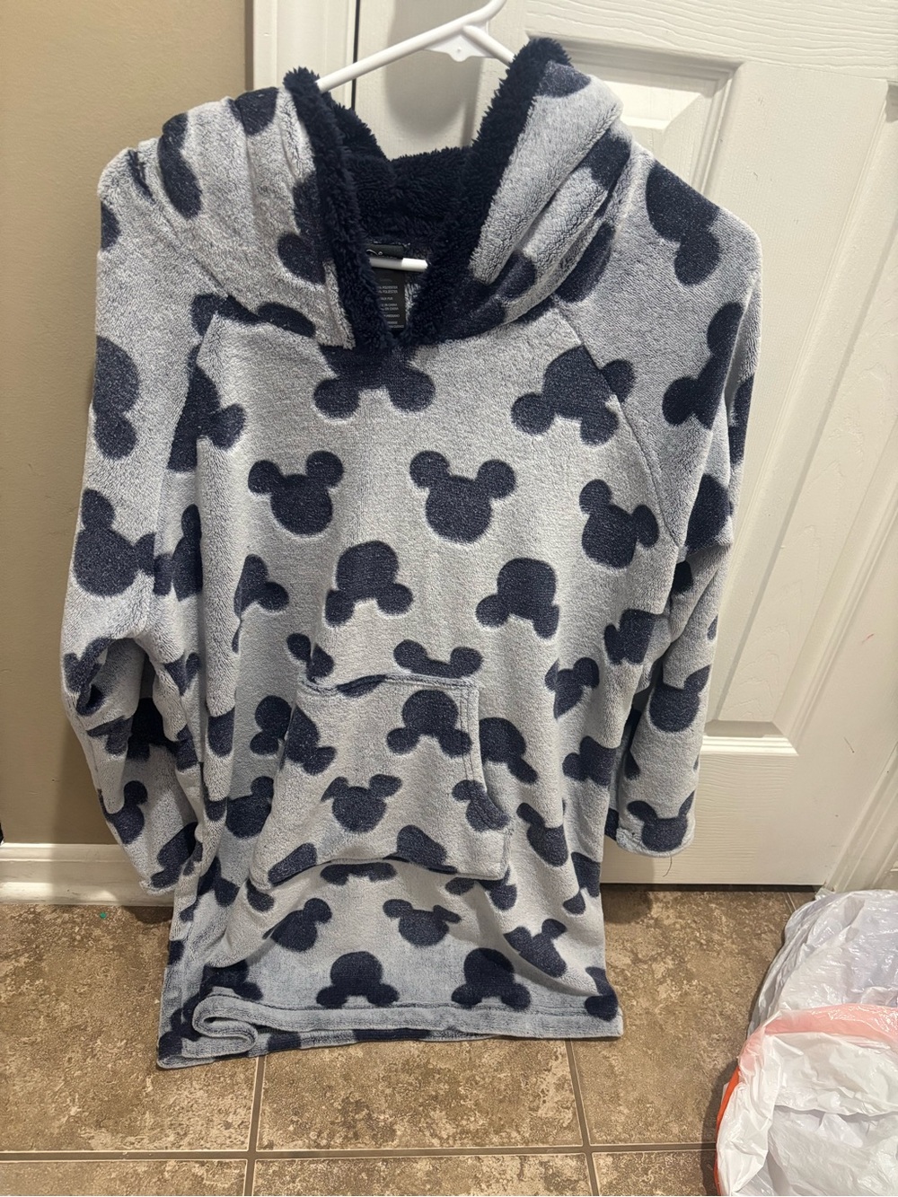 Cozy Gray Hooded Pullover Sweater with Navy Pattern